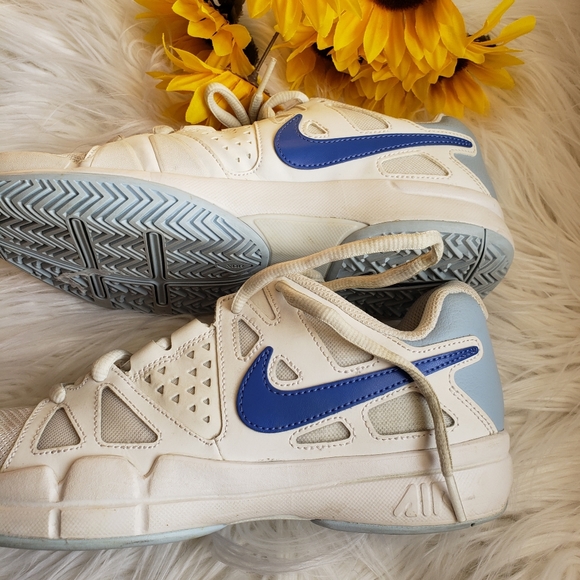 Nike Shoes - Nike air women's vapor advantage tennis shoes
